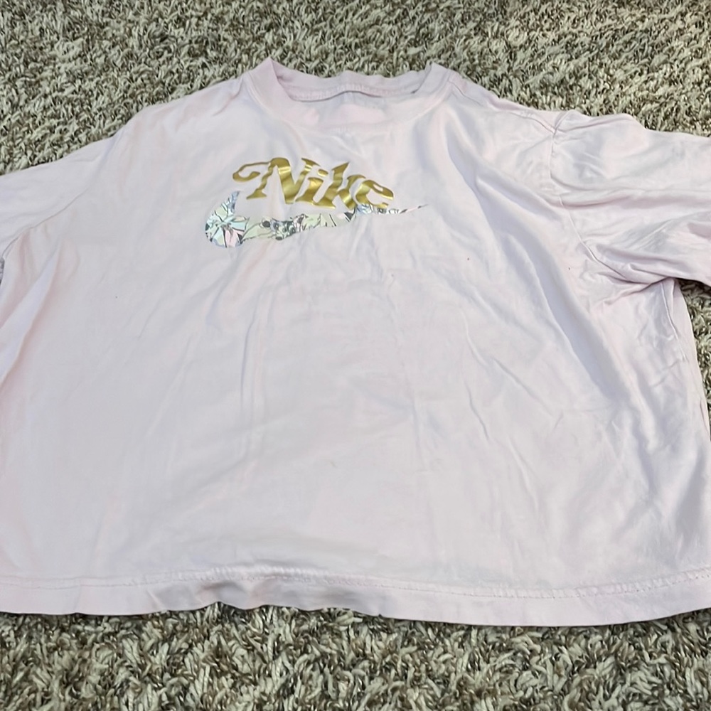Nike logo pink cropped graphic tee